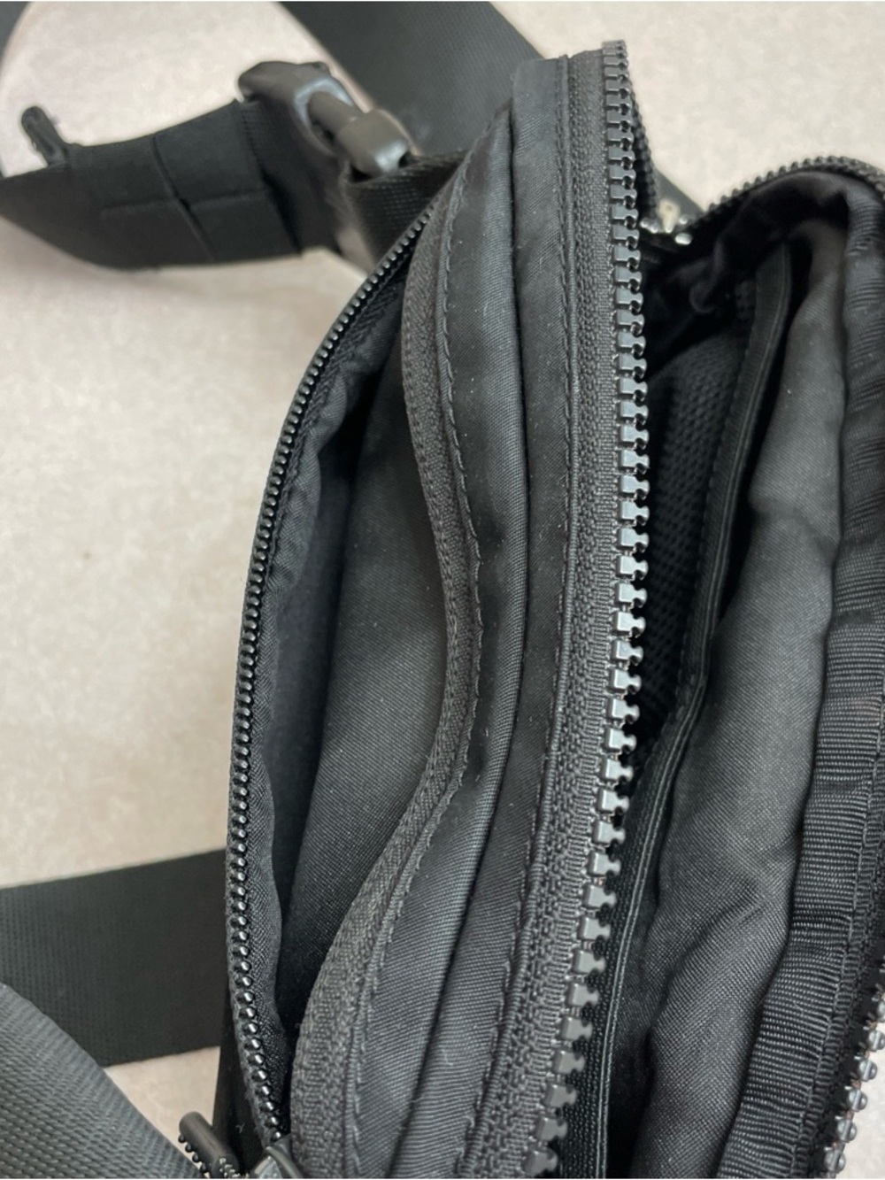 Lululemon USC Trojans Everywhere Belt Shoulder Waist Bag 1L Black Crossbody - Picture 4 of 6